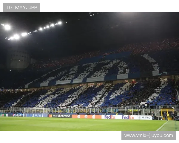 马赛球迷展示巨型TIFO助威欧冠赛事